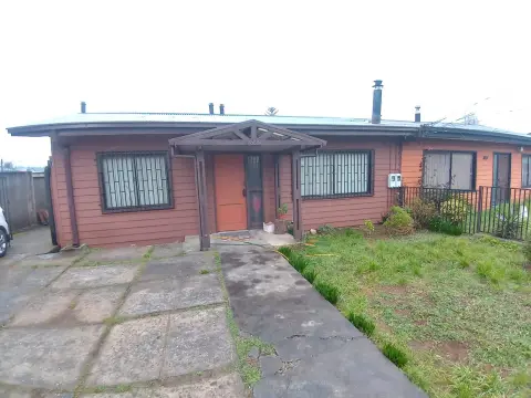 CASA CON TRES CABAÑA EN AV. PEDRO MONTT, VALDIVIA