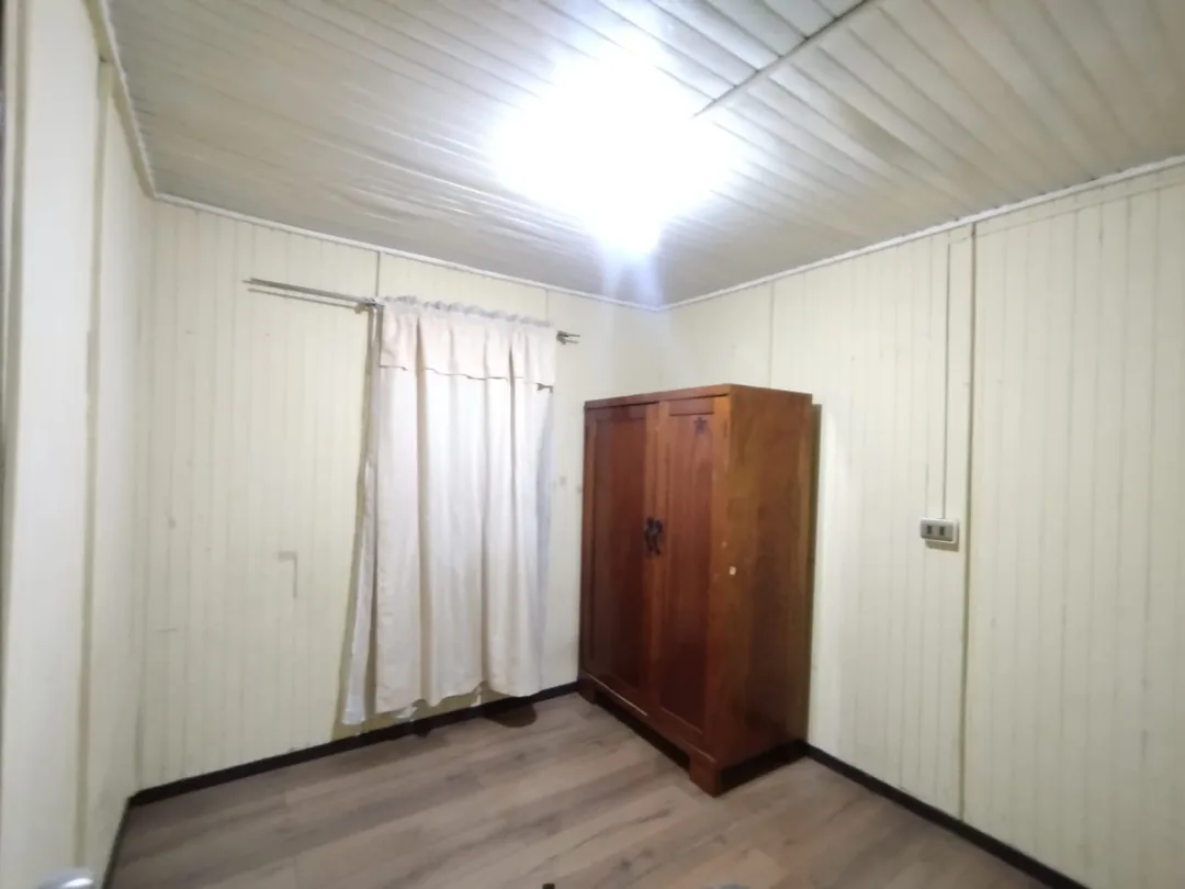 CASA CON TRES CABAÑA EN AV. PEDRO MONTT, VALDIVIA