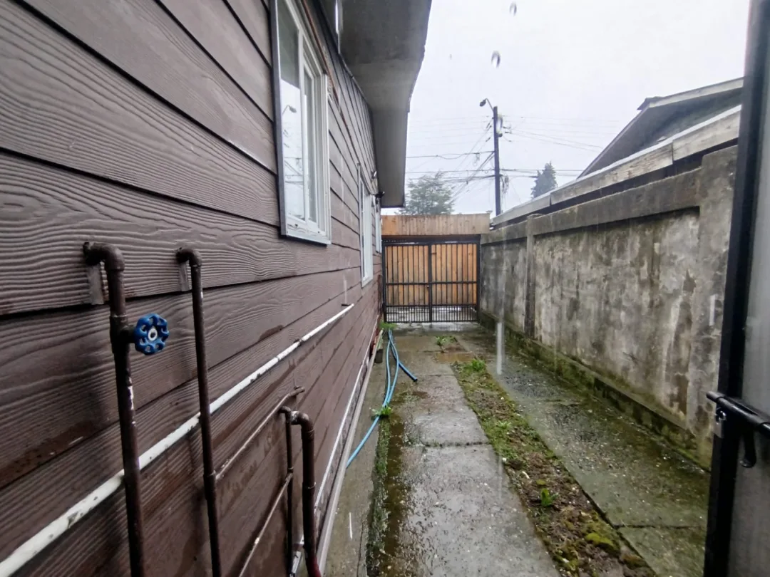 MUY BUENA CASA EN POBLACION MENZEL, VALDIVIA