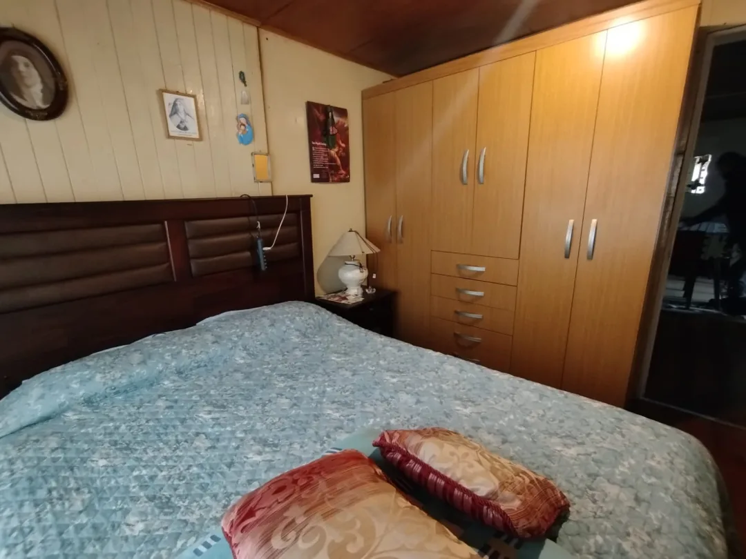 MUY BUENA CASA EN POBLACION MENZEL, VALDIVIA