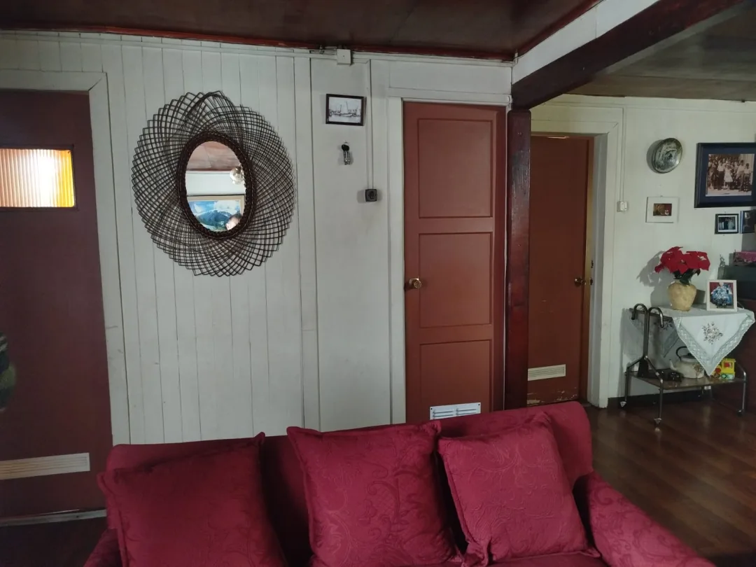 MUY BUENA CASA EN POBLACION MENZEL, VALDIVIA
