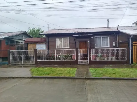 MUY BUENA CASA EN POBLACION MENZEL, VALDIVIA
