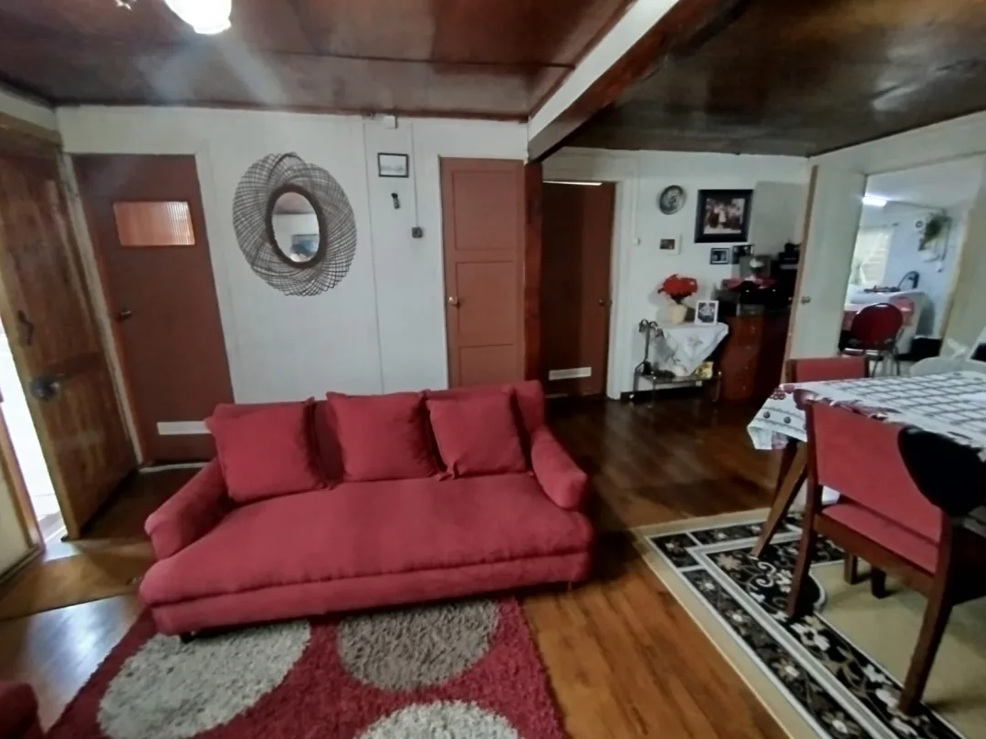 MUY BUENA CASA EN POBLACION MENZEL, VALDIVIA