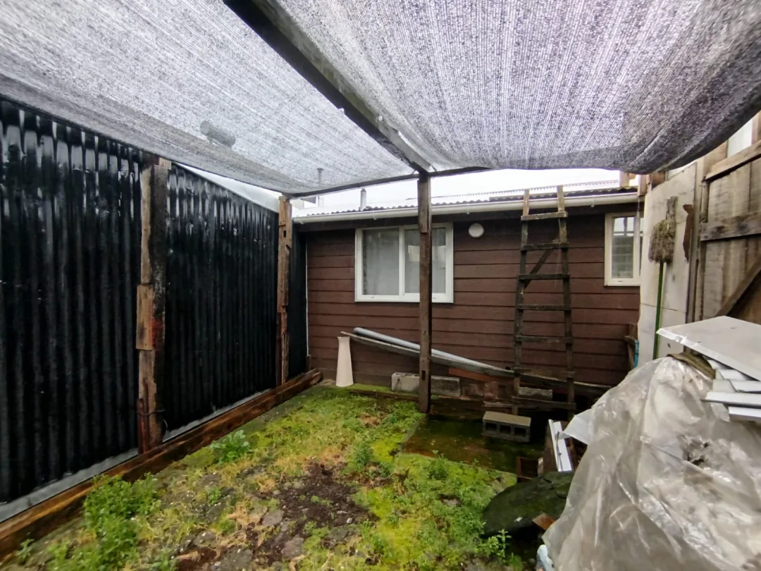 MUY BUENA CASA EN POBLACION MENZEL, VALDIVIA