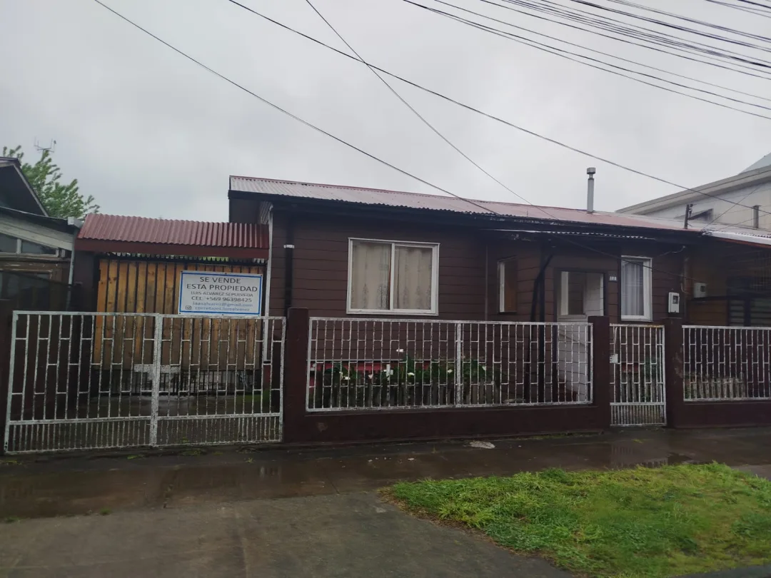 MUY BUENA CASA EN POBLACION MENZEL, VALDIVIA