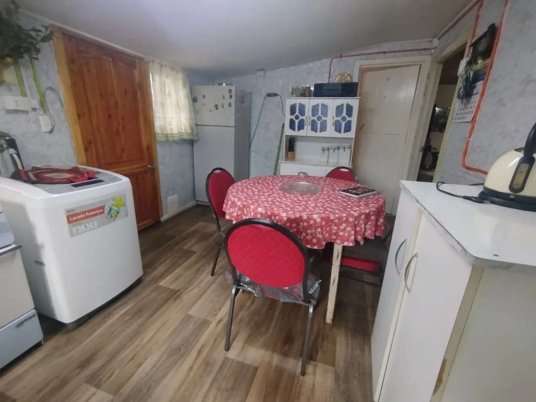 MUY BUENA CASA EN POBLACION MENZEL, VALDIVIA