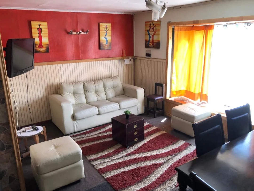 CASA DE UN PISO, CON CABAÑA, EN SECTOR BARRIOS BAJOS, VALDIVIA