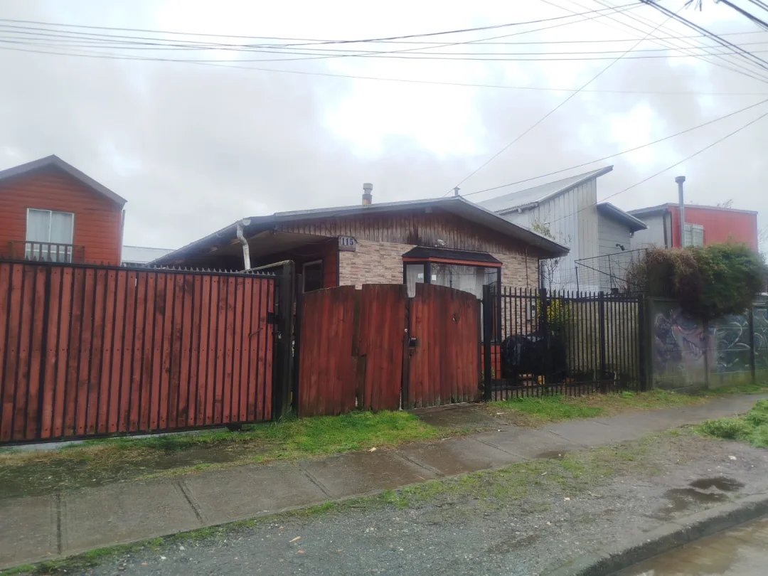 CASA DE UN PISO, CON CABAÑA, EN SECTOR BARRIOS BAJOS, VALDIVIA