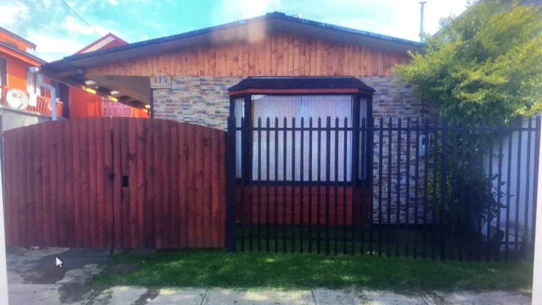 CASA DE UN PISO, CON CABAÑA, EN SECTOR BARRIOS BAJOS, VALDIVIA