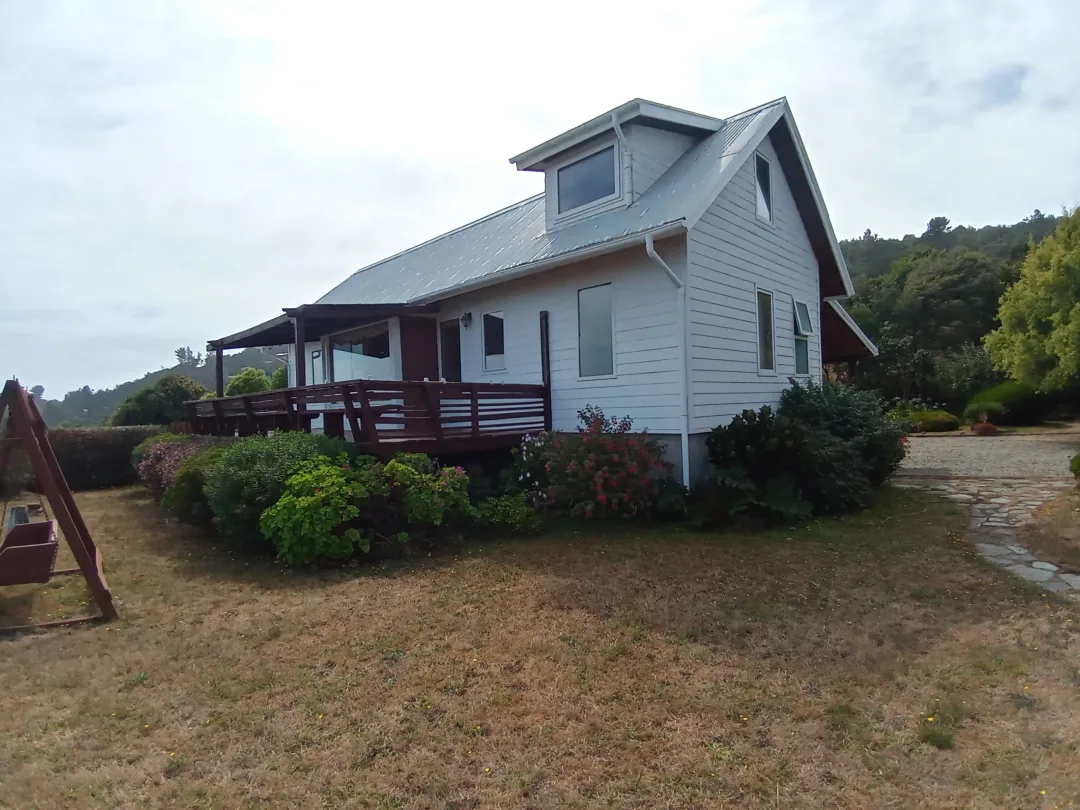 HEROMOSA CASA EN PLAYA ROSADA, COSTA DE VALDIVIA